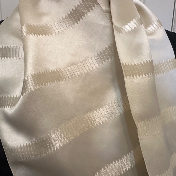 Vintage White Silk Tuxedo Scarf Formal Elegance 1960s - Picture 3 of 10